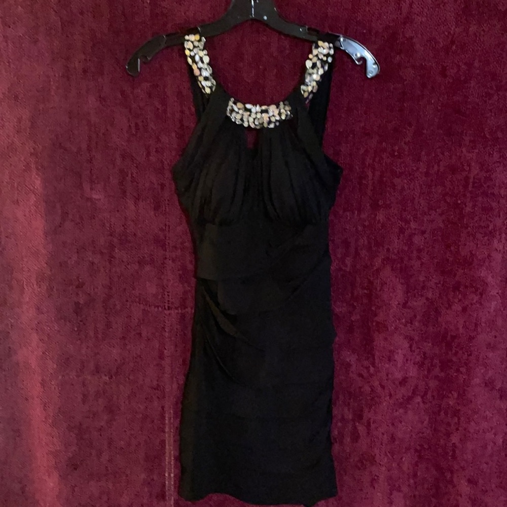 EUC Beautiful City Triangles black dress size small